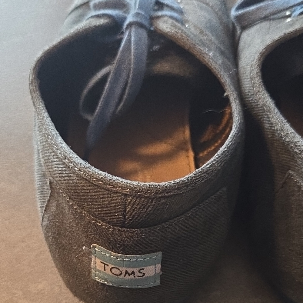 Toms Grey Canvas Sneakers Casual Style With Blue Laces Mens Size 11